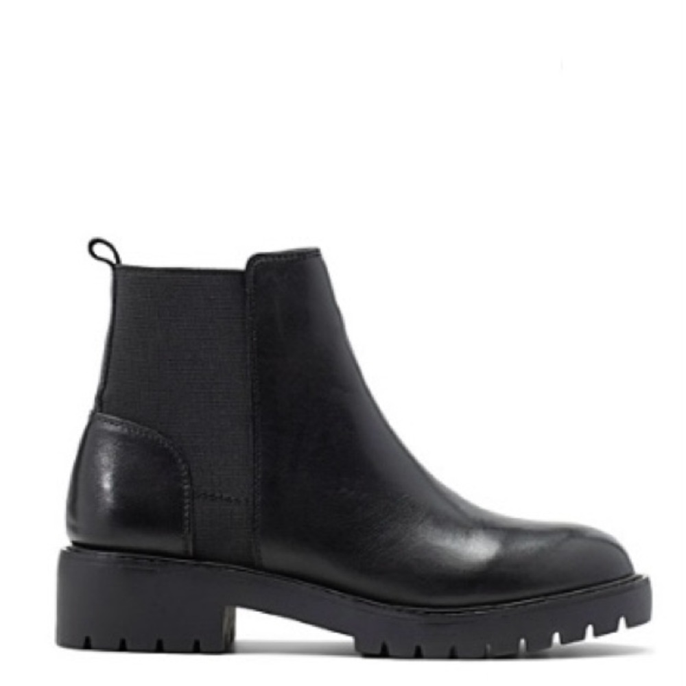 Steve Madden Black Leather Chelsea Lug Sole Ankle Boots